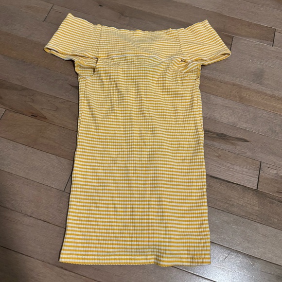 EUC Reformation Sunrise Cold Shoulder Shirt - Picture 5 of 8